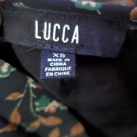 Lucca beautiful print hidden button front blouse - Picture 6 of 7